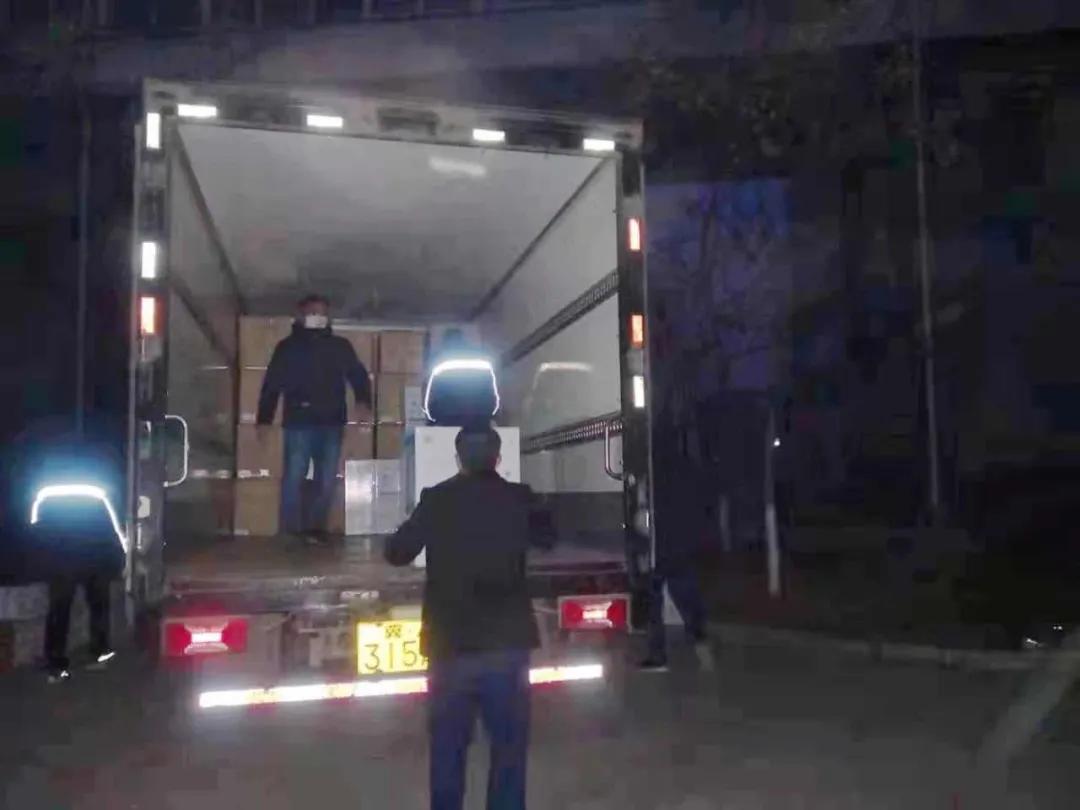 這樣深夜連續(xù)作業(yè)，已堅(jiān)持了多日